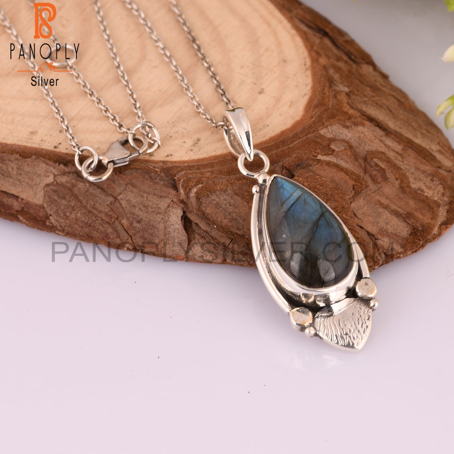 Attractive Labradorite Pear 925 Sterling Silver Pendant