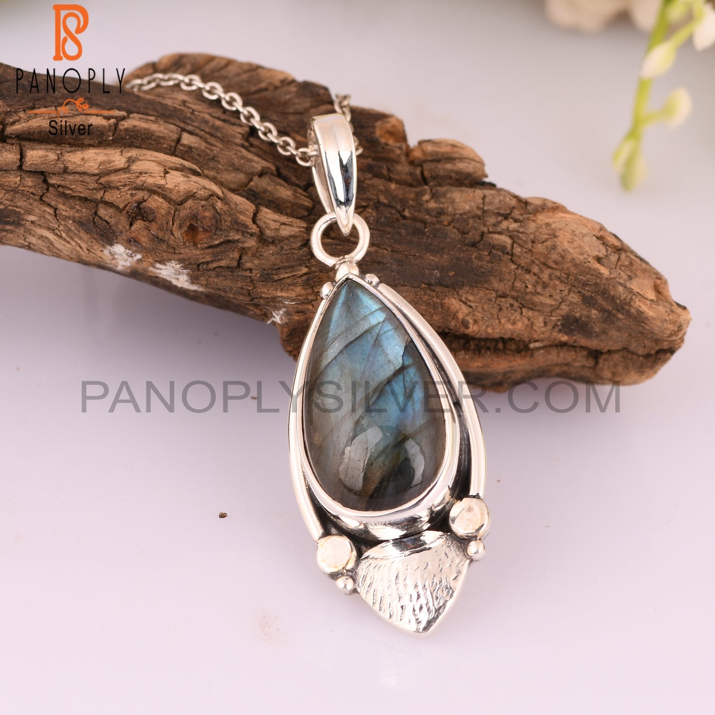 Attractive Labradorite Pear 925 Sterling Silver Pendant