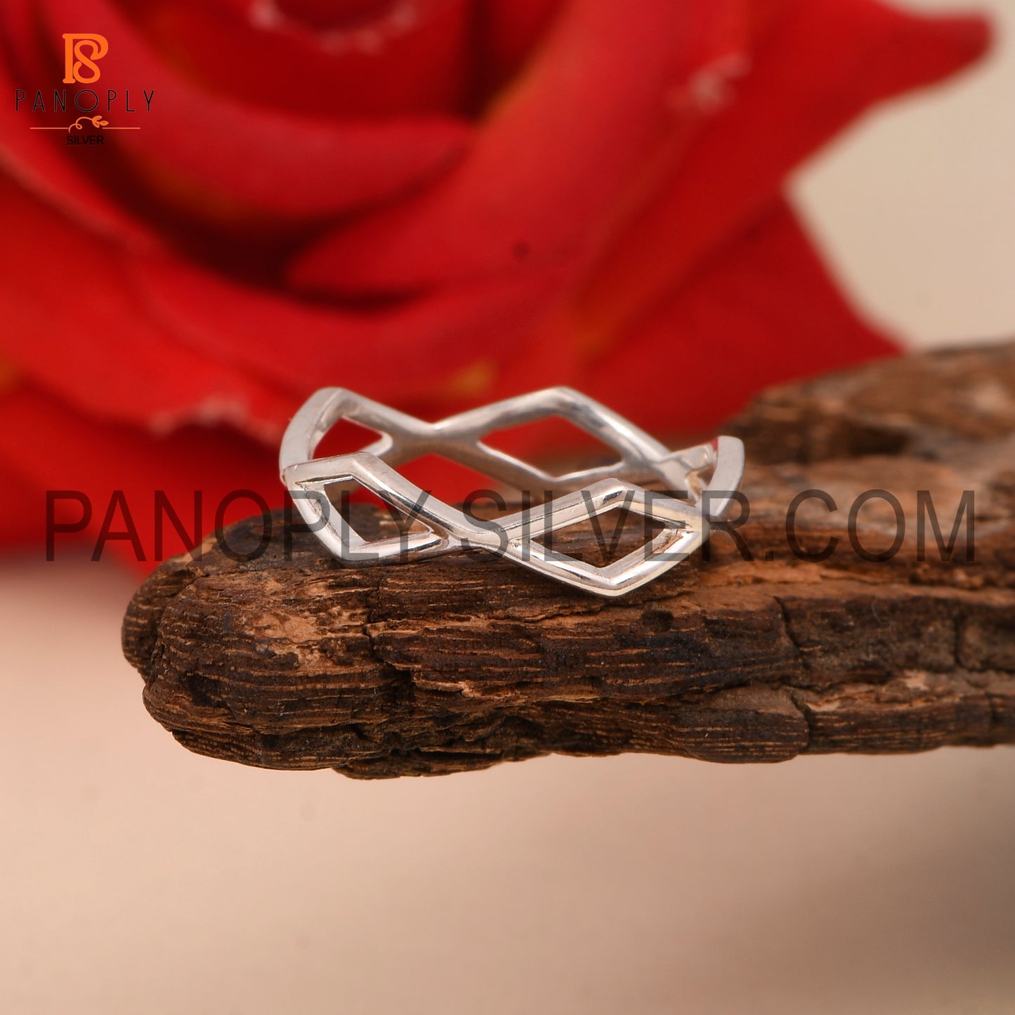 Elegant Twist Ring – Modern Design in Sterling Silver