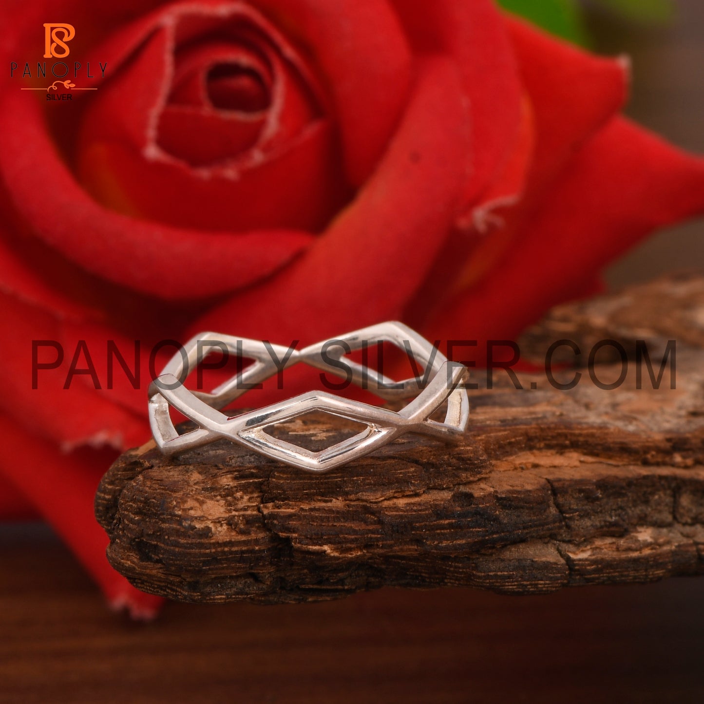 Elegant Twist Ring – Modern Design in Sterling Silver