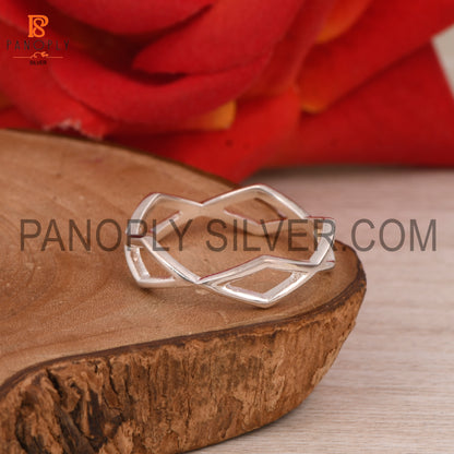 Elegant Twist Ring – Modern Design in Sterling Silver