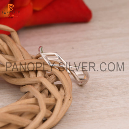 Elegant Twist Ring – Modern Design in Sterling Silver