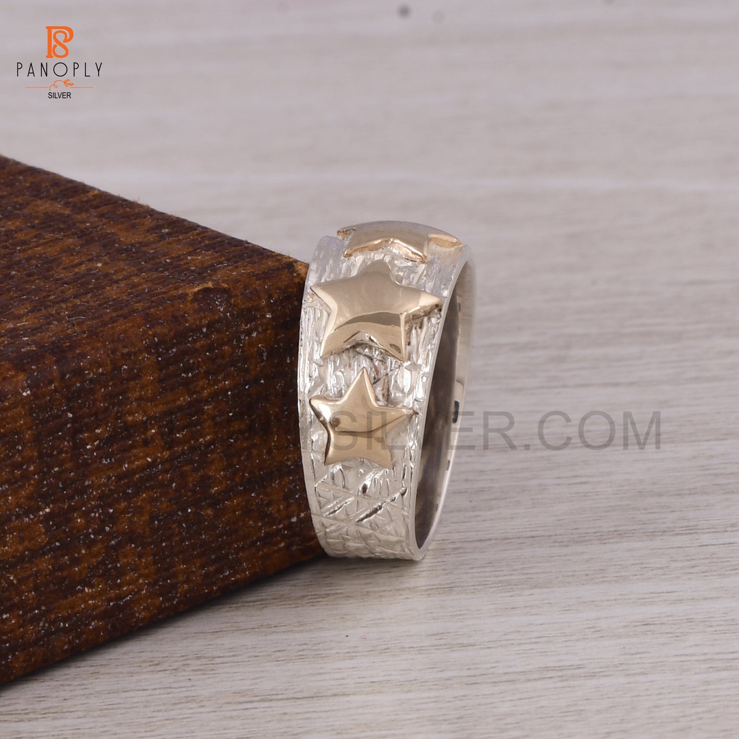 Two Tone Star Texture Dome Band Rings